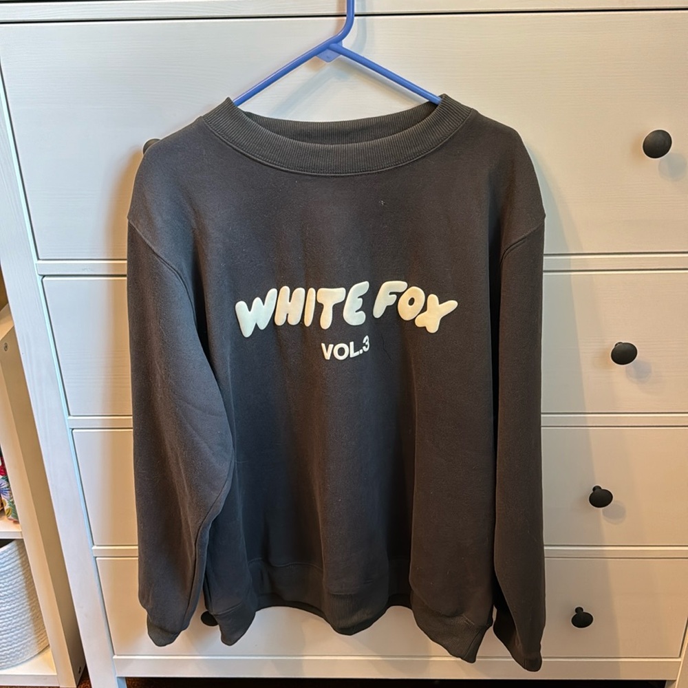 White Fox - L/XL Stone Gray Sweatshirt, NEVER WORN!